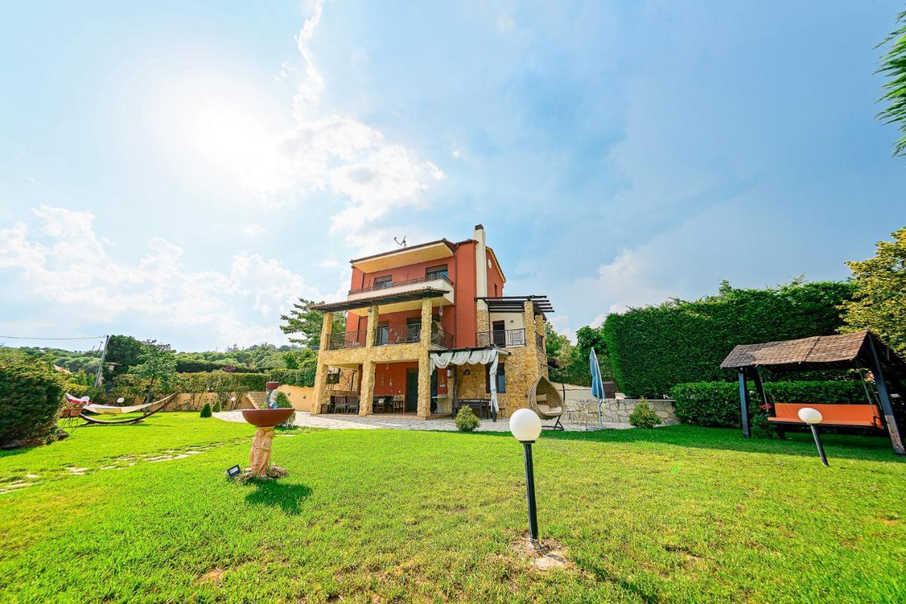 Villa Mariellie Nea Peramos  Exterior photo