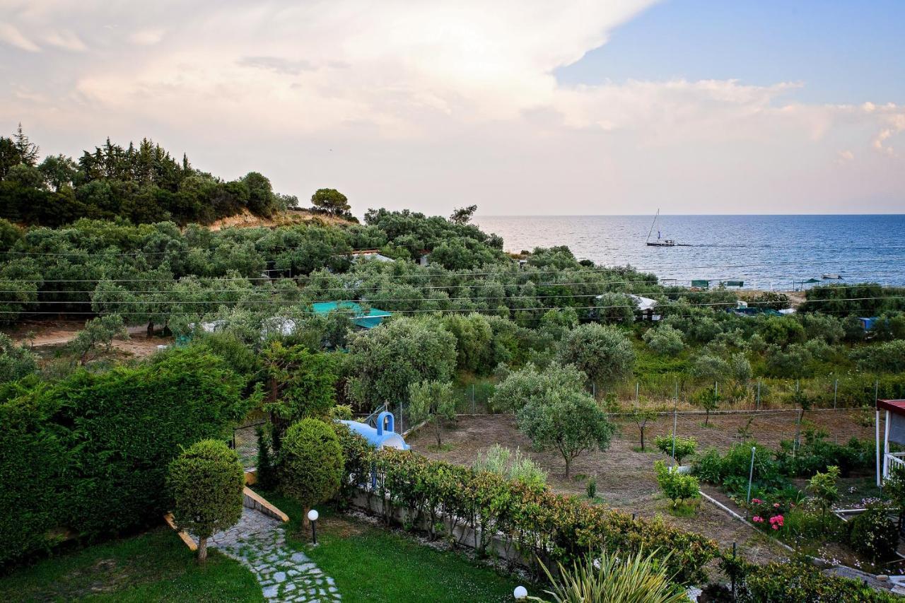 Villa Mariellie Nea Peramos  Exterior photo
